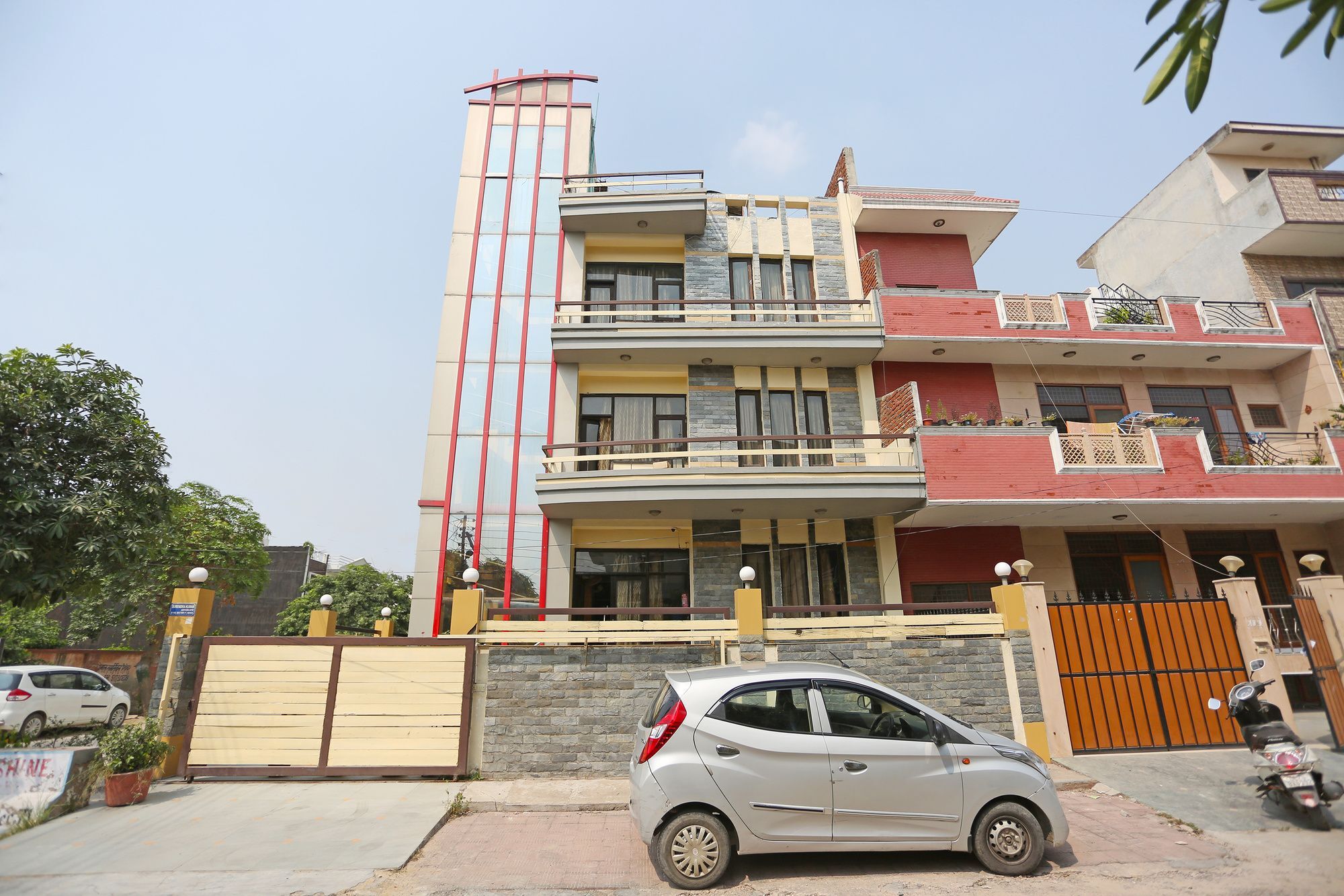 نويدا Oyo 9601 Hotel Sunshine Residency Castle المظهر الخارجي الصورة